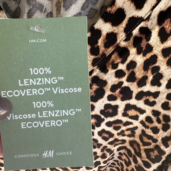 H&M V-Neck Shirtdress - Picture 4 of 6